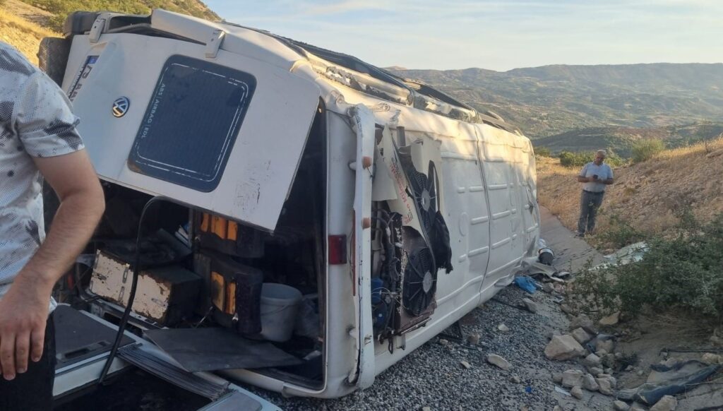 adiyamanda tarim iscilerini tasiyan minibus devrildi 19 yarali IH79OOth