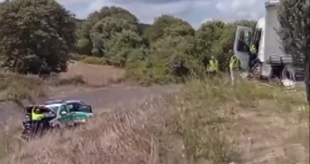 cekmekoyde jandarma araci su kanalina dustu yaralilar var 9eY6fjGD