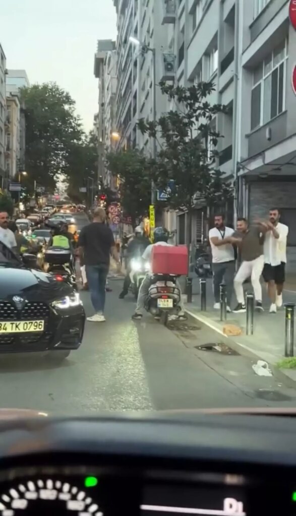 nisantasinda trafik kavgasi sopayla sonuclandi 7XaNyFw2