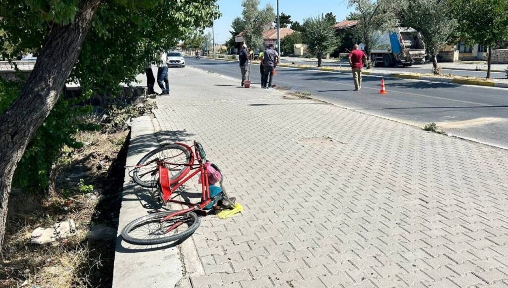 otomobilin carptigi bisiklet surucusu yasamini yitirdi kayseride feci kaza aiD6U51X