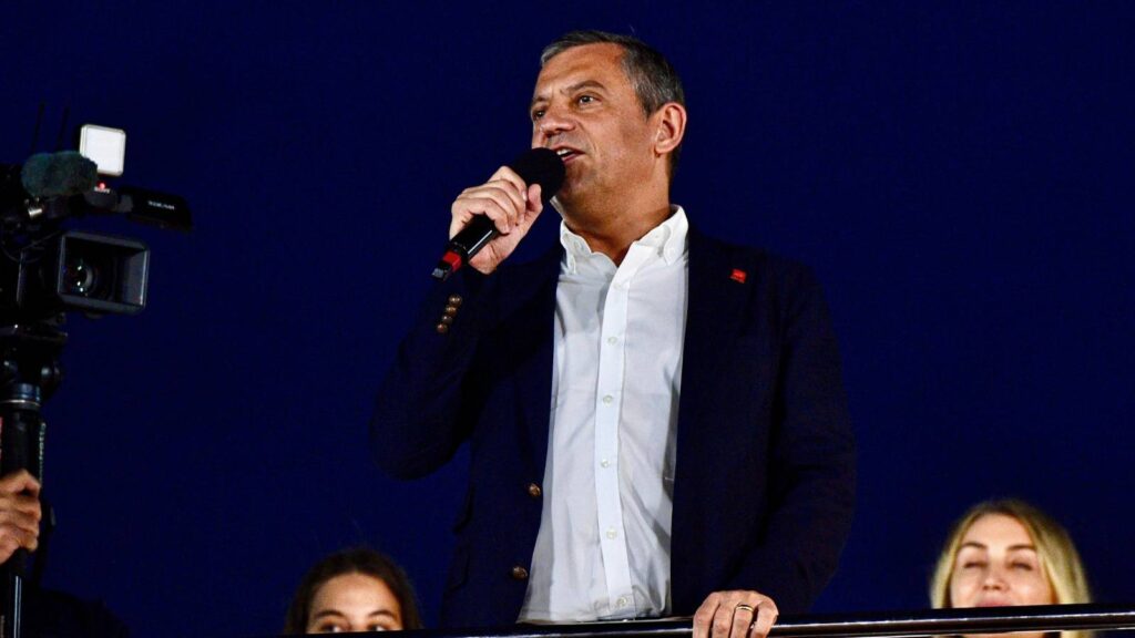 ozgur ozel millet iradesine sahip cikiyor mitinginde tokatta konusuyor Rd6L8EqD