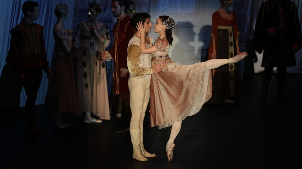 romeo ve juliet temsiline yerli ve yabanci turistlerden yogun ilgi Mg5a3jIn