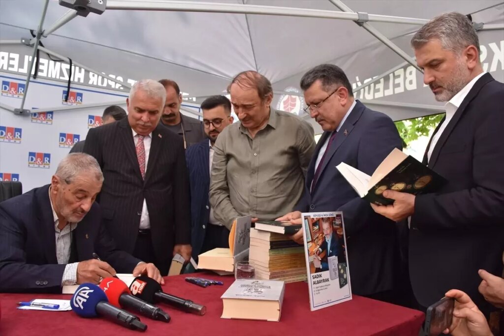 sadik albayrak trabzonda okuyuculariyla bulustu Cyy4i3Ms