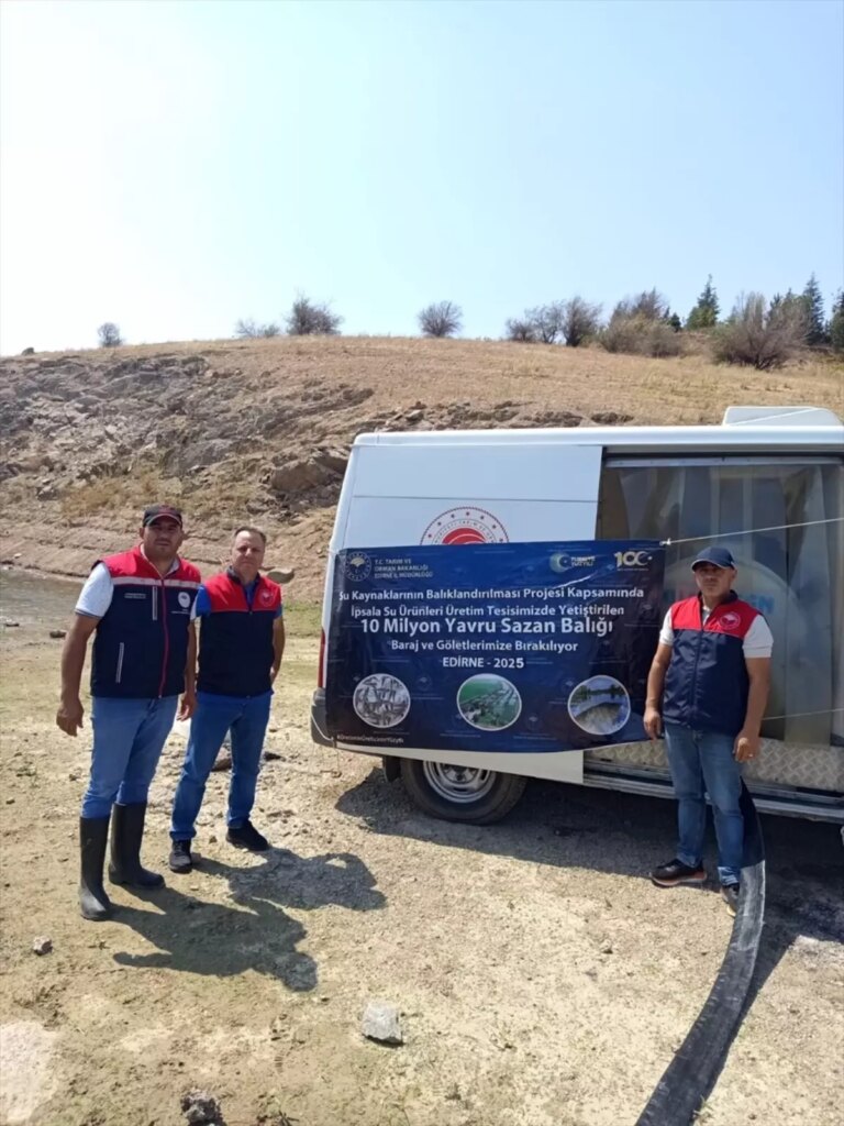 sazan yavrulari kirklarelinde goletlere birakildi 5GzbQBPP