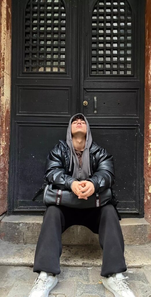 taciz edilen kiz agabeyine haber verince iki taraf arasinda bicakli kavga cikmis TfeGb7I1