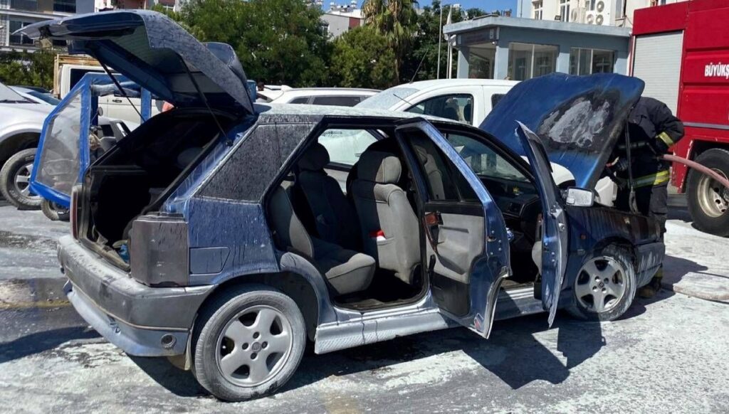 hastane otoparkinda otomobil alev aldi jTEMVXCq