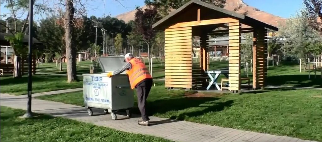 Hazmi Kayaalp’tan Ekmek İslafına Dikkat Çekici Örnek