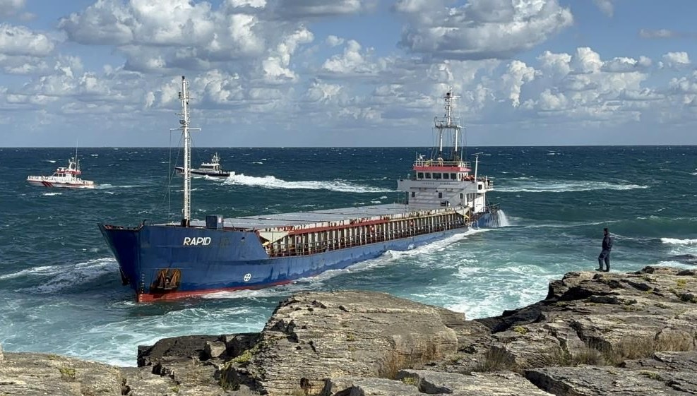 kocaelide kuru yuk gemisi karaya oturdu 2Aj7AQNS