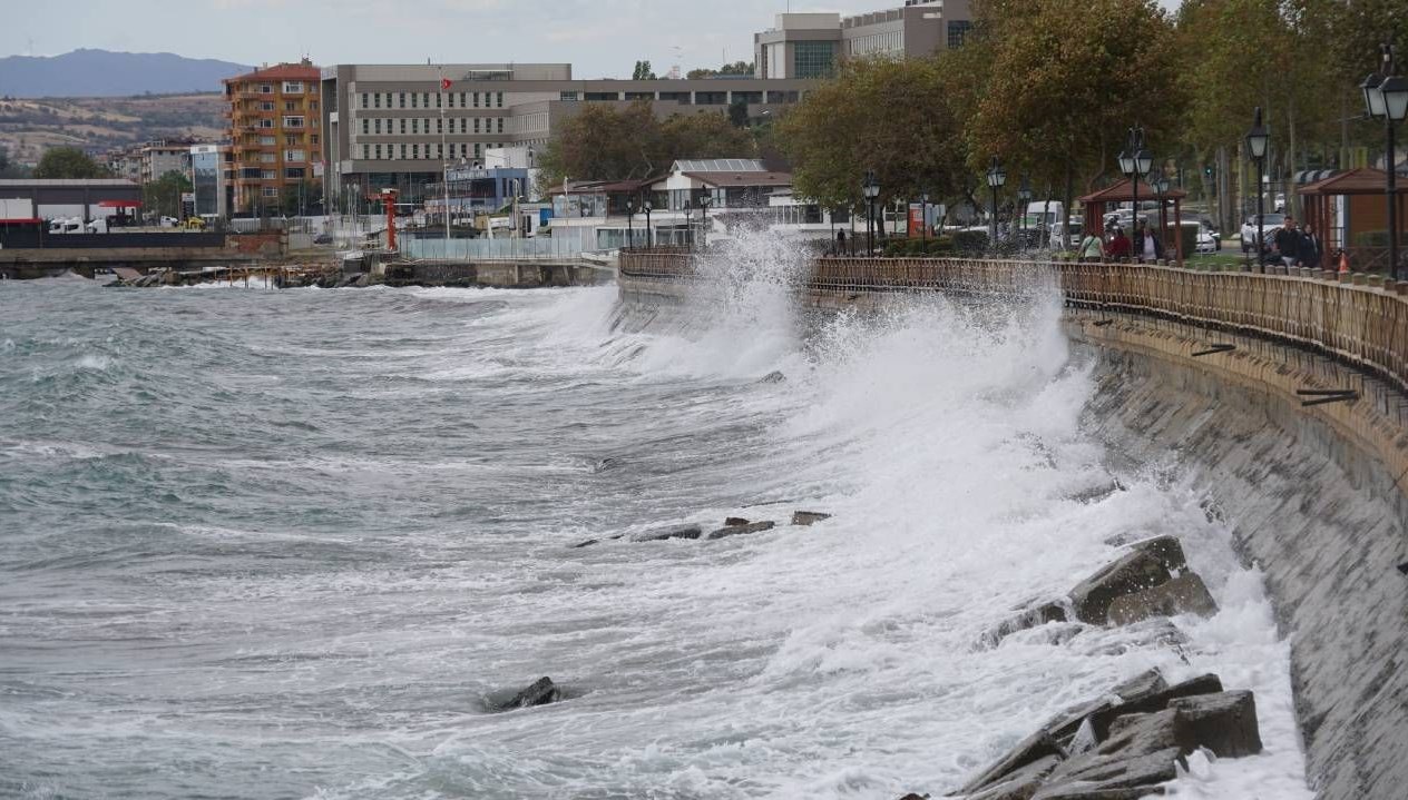 tekirdagda poyraz deniz ulasimini vurdu ePUngTeY