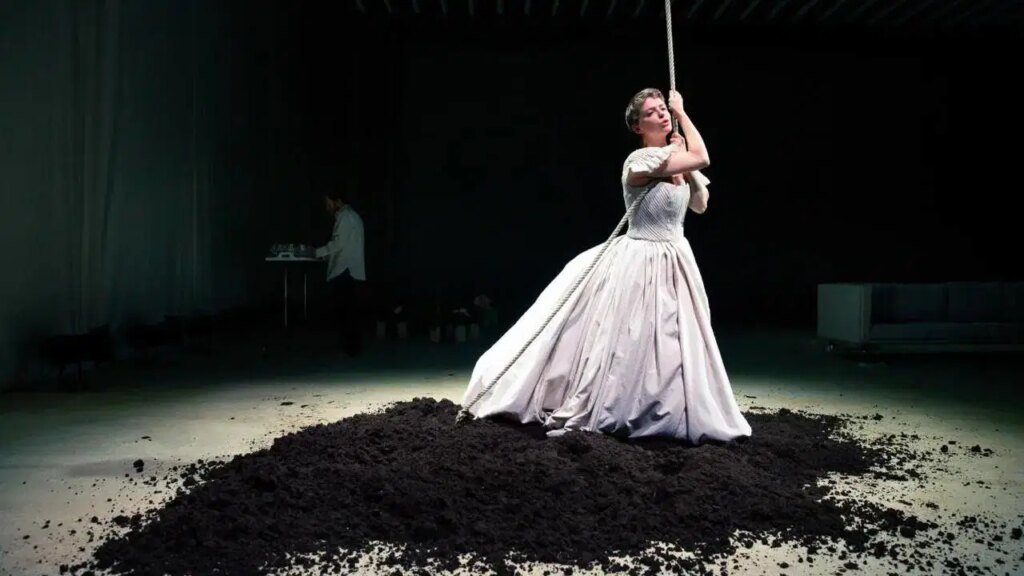 29 istanbul tiyatro festivalinden izlenimler tempolu bir anlatim EBYWCcuY.jpg