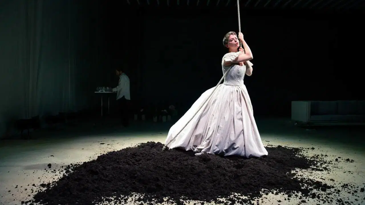 29 istanbul tiyatro festivalinden izlenimler tempolu bir anlatim EBYWCcuY.jpg