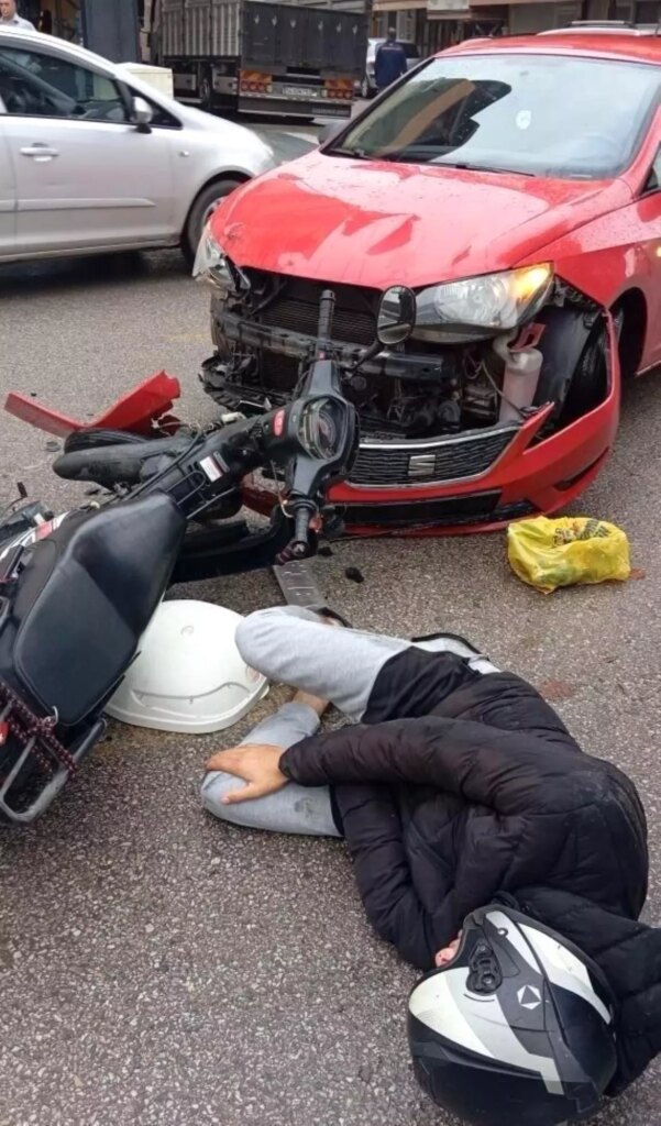 adapazarinda motosiklet ve otomobil kafa kafaya carpisti t9RxP8WD.jpg