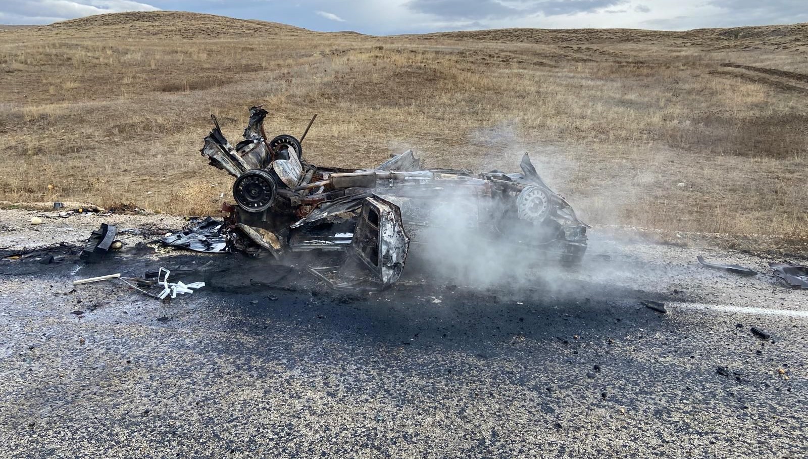 bayburtta otomobil sarampole devrildi bir can kaybi var ZbDMsfO2