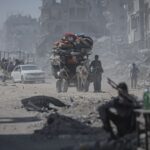 israil askerleri gazzede evini kontrol eden filistinliyi katletti YvPeBnmp.jpg