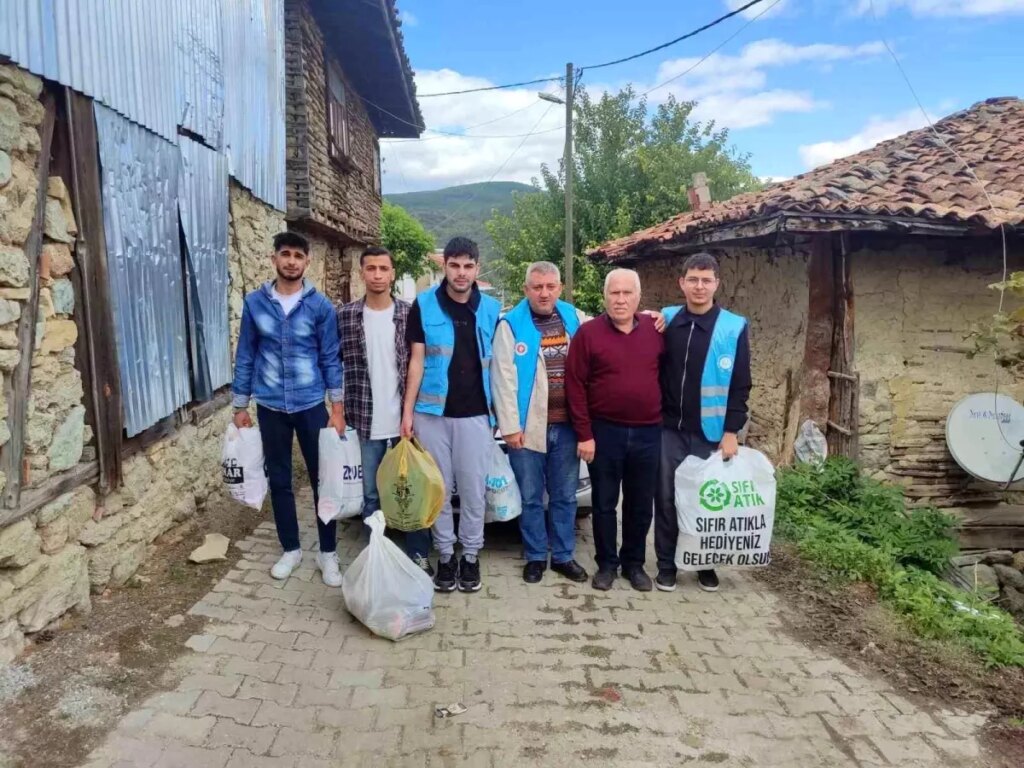 kopenez koyundeki yangin magdurlarina yardim eli gTjIUlXR.jpg