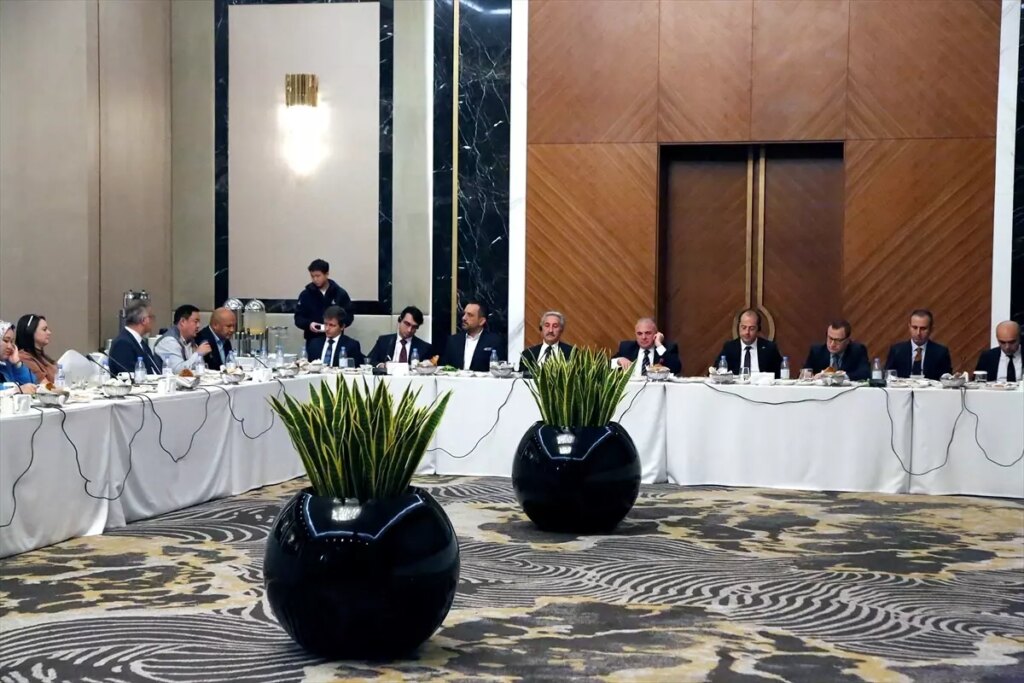 turkiyenin kirgizistandaki toplam yatirimlari 1 milyar 400 milyon dolari asti AXiNIVgA