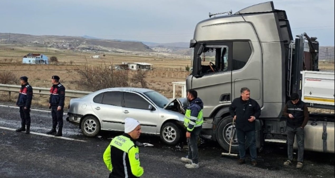 Nevşehir’de TIR ile otomobil kafa kafaya çarpıştı: Ölü ve yaralılar var