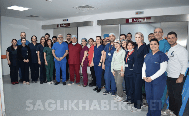 samsunda-tarihi-operasyon-omu-tip-fakultesinde-ilk-kez-ameliyatsiz-kalp-kapagi-mandallama-mitraclip-islemi-yapildi-saglik-haberi-MbjAGhbn.png